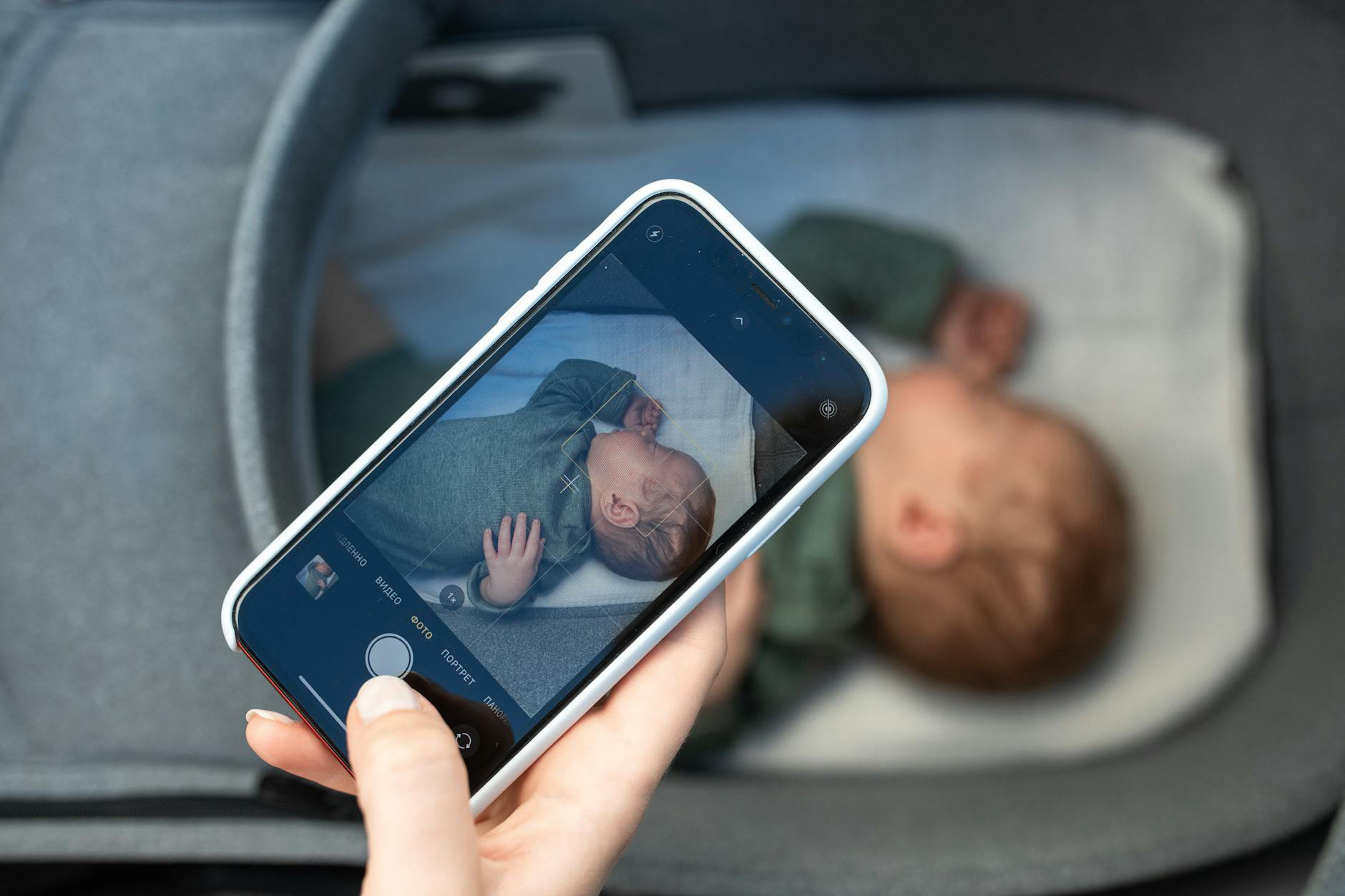 Screen Time in Pregnancy & Parenthood: Finding Balance in a Digital World